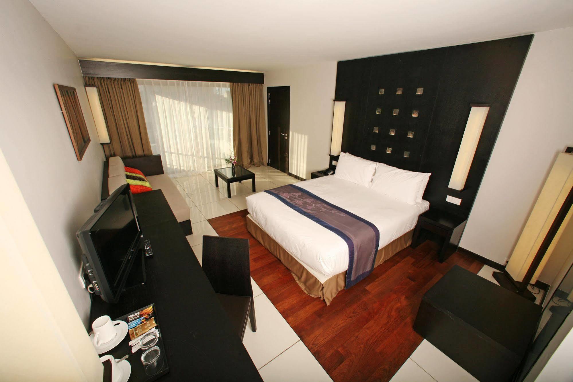 פאפיט Hotel Tahiti Nui מראה חיצוני תמונה