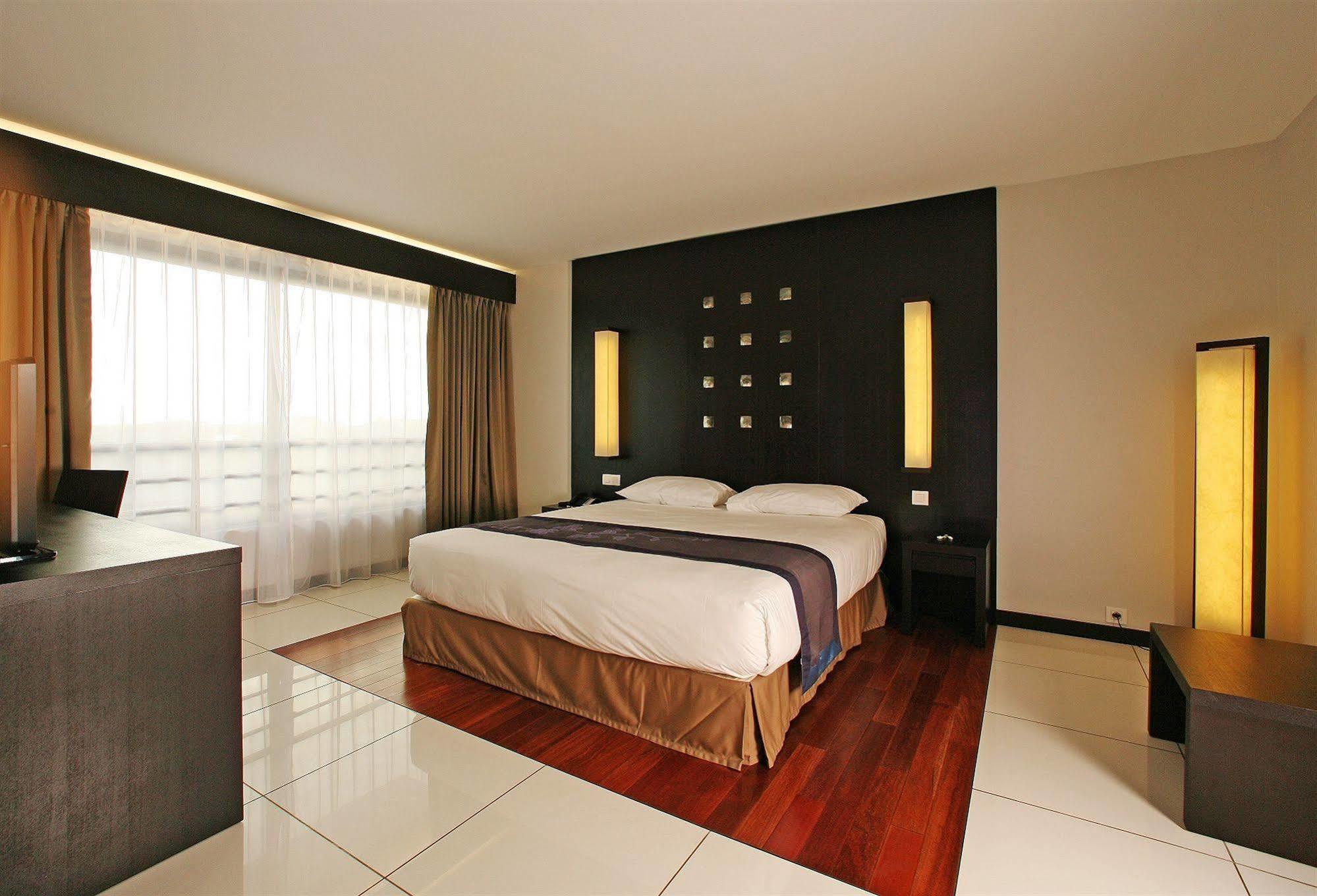 פאפיט Hotel Tahiti Nui מראה חיצוני תמונה
